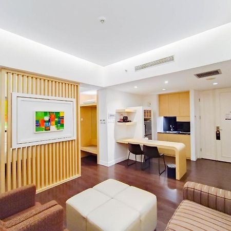 Brits Hotel Karawang Luaran gambar