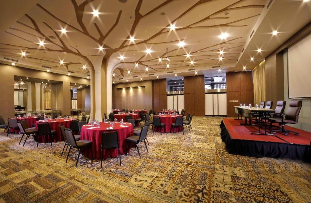 Brits Hotel Karawang Luaran gambar