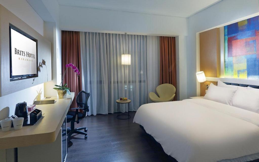 Brits Hotel Karawang Luaran gambar