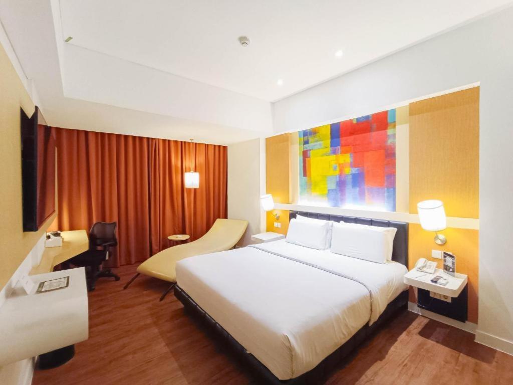 Brits Hotel Karawang Luaran gambar