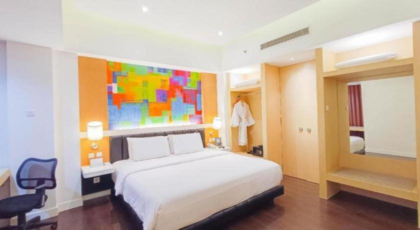 Brits Hotel Karawang Luaran gambar