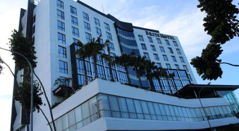 Brits Hotel Karawang Luaran gambar