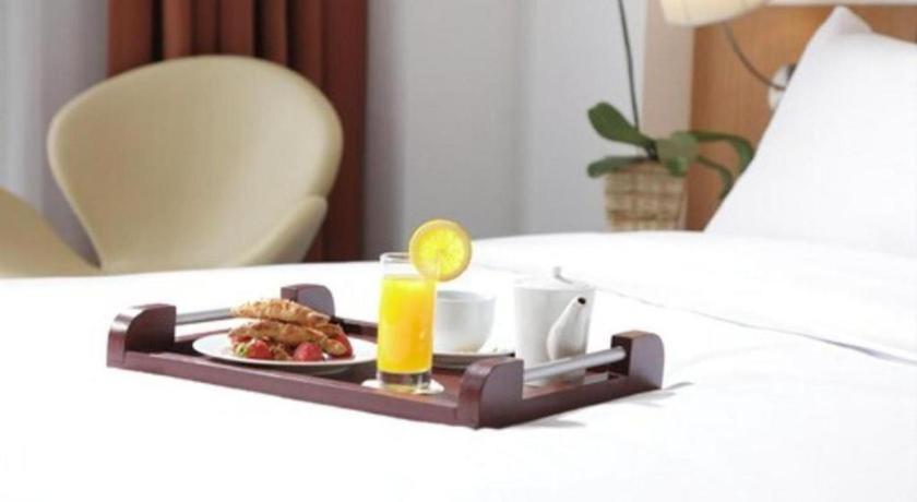 Brits Hotel Karawang Luaran gambar